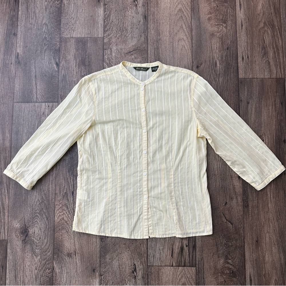 eddie bauer button down shirt Women’s Size M Light Yellow
